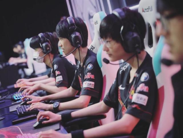 还略有差距 还略有差距